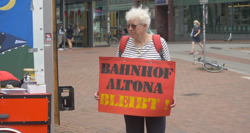Protest der Initiative Prellbock gegen die Verlegung des Bahnhofs Altona an den Diebsteich